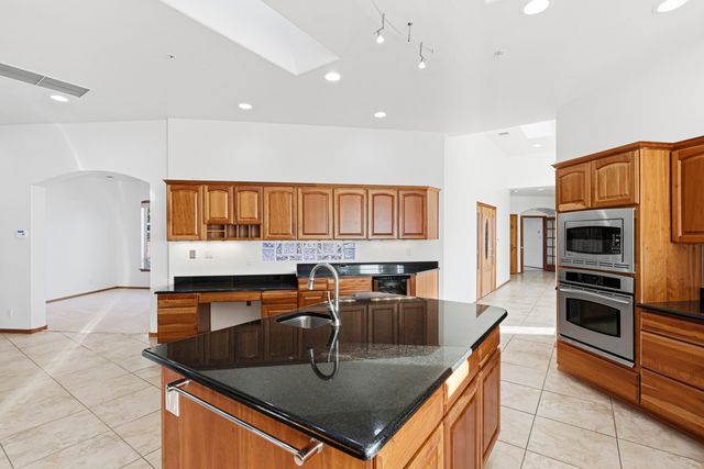 31 Desert Sky Road SE, Albuquerque, NM 87123