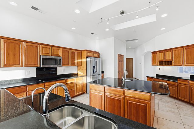 31 Desert Sky Road SE, Albuquerque, NM 87123