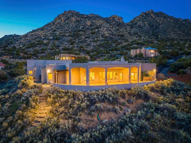 31 Desert Sky Road SE, Albuquerque, NM 87123