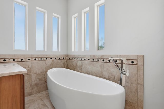 31 Desert Sky Road SE, Albuquerque, NM 87123