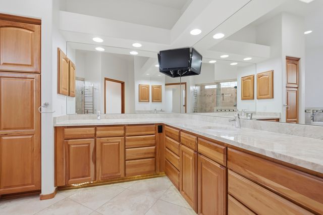 31 Desert Sky Road SE, Albuquerque, NM 87123