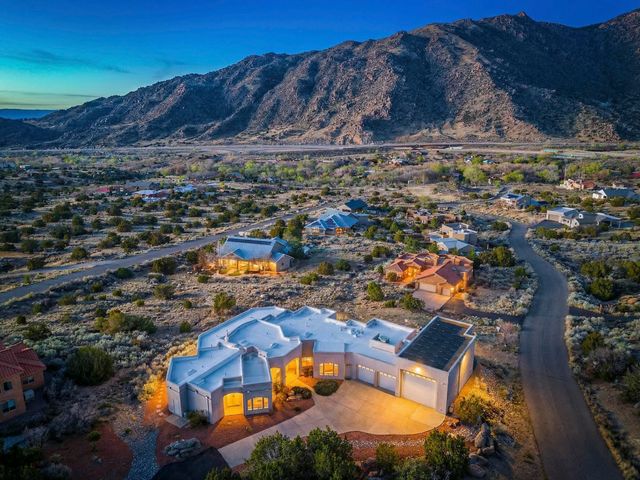 31 Desert Sky Road SE, Albuquerque, NM 87123