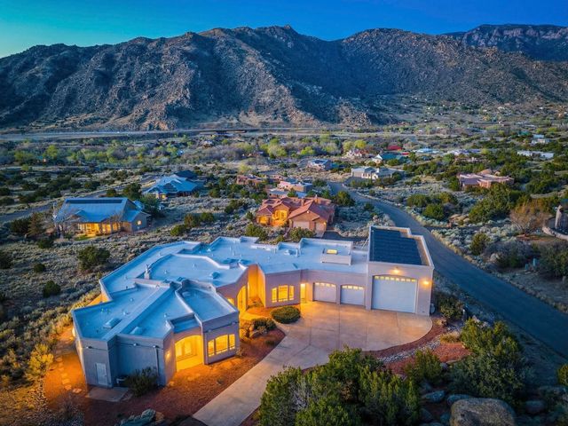 31 Desert Sky Road SE, Albuquerque, NM 87123