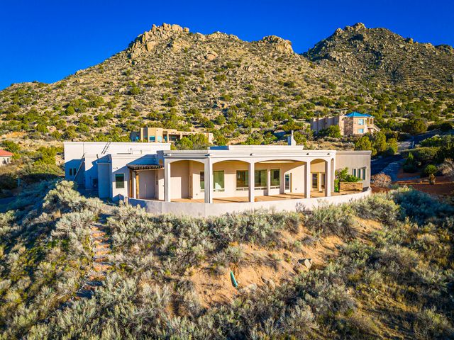 31 Desert Sky Road SE, Albuquerque, NM 87123