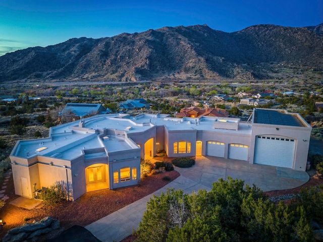 31 Desert Sky Road SE, Albuquerque, NM 87123