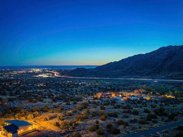 31 Desert Sky Road SE, Albuquerque, NM 87123