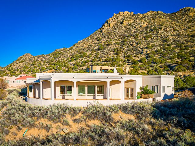 31 Desert Sky Road SE, Albuquerque, NM 87123