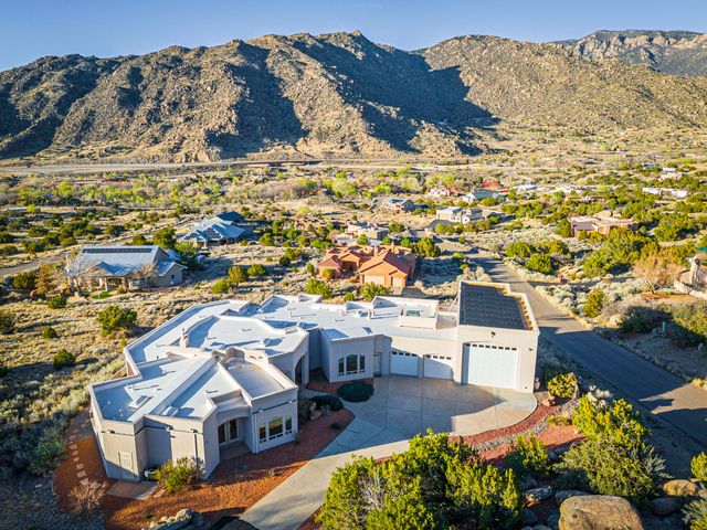 31 Desert Sky Road SE, Albuquerque, NM 87123