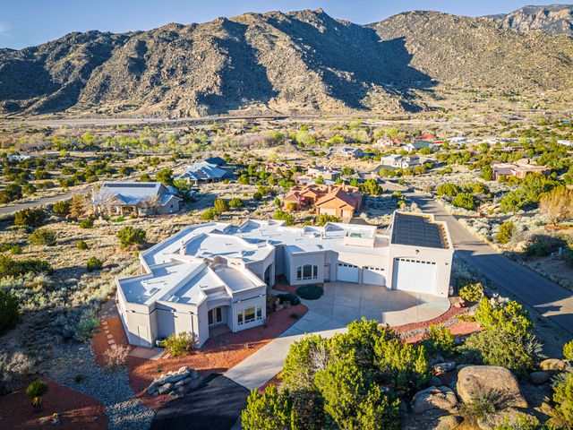 31 Desert Sky Road SE, Albuquerque, NM 87123