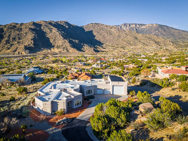 31 Desert Sky Road SE, Albuquerque, NM 87123