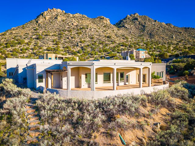 31 Desert Sky Road SE, Albuquerque, NM 87123