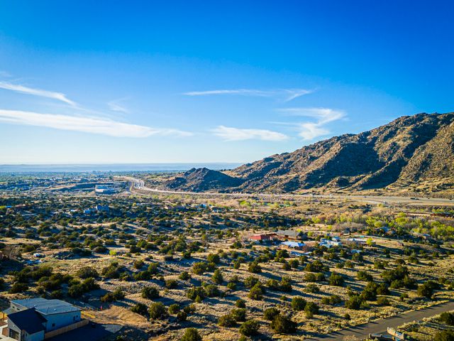 31 Desert Sky Road SE, Albuquerque, NM 87123