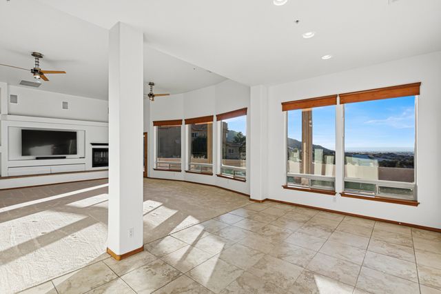 31 Desert Sky Road SE, Albuquerque, NM 87123