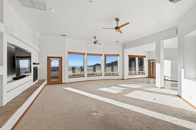 31 Desert Sky Road SE, Albuquerque, NM 87123