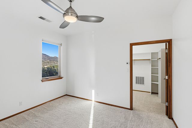 31 Desert Sky Road SE, Albuquerque, NM 87123