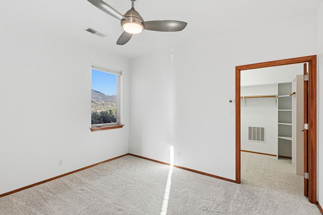 31 Desert Sky Road SE, Albuquerque, NM 87123