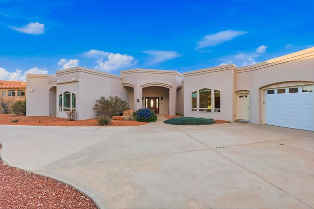 31 Desert Sky Road SE, Albuquerque, NM 87123
