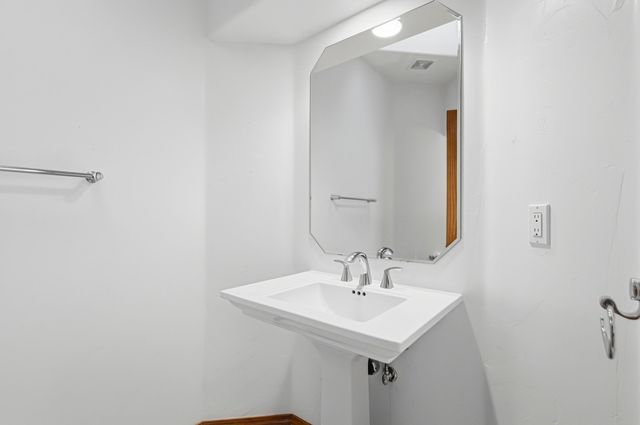 31 Desert Sky Road SE, Albuquerque, NM 87123