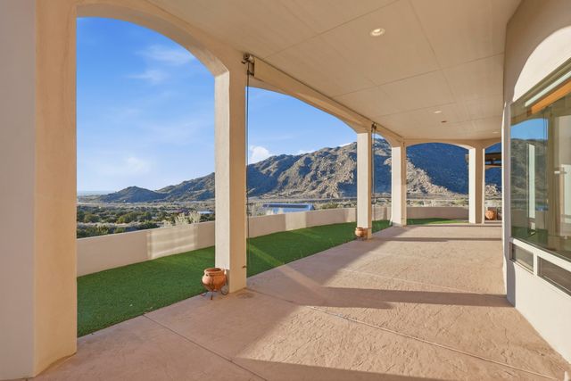 31 Desert Sky Road SE, Albuquerque, NM 87123