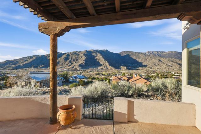 31 Desert Sky Road SE, Albuquerque, NM 87123