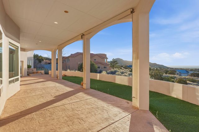 31 Desert Sky Road SE, Albuquerque, NM 87123