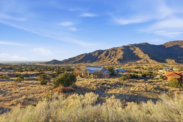 31 Desert Sky Road SE, Albuquerque, NM 87123