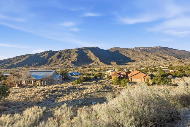 31 Desert Sky Road SE, Albuquerque, NM 87123