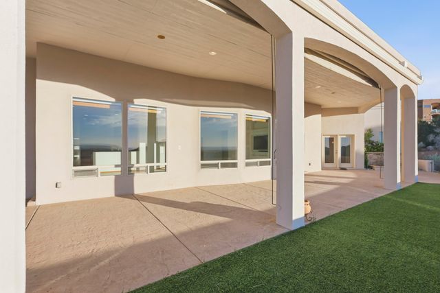 31 Desert Sky Road SE, Albuquerque, NM 87123