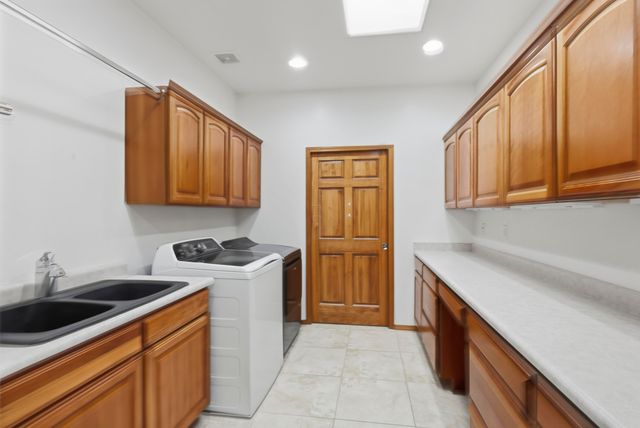 31 Desert Sky Road SE, Albuquerque, NM 87123