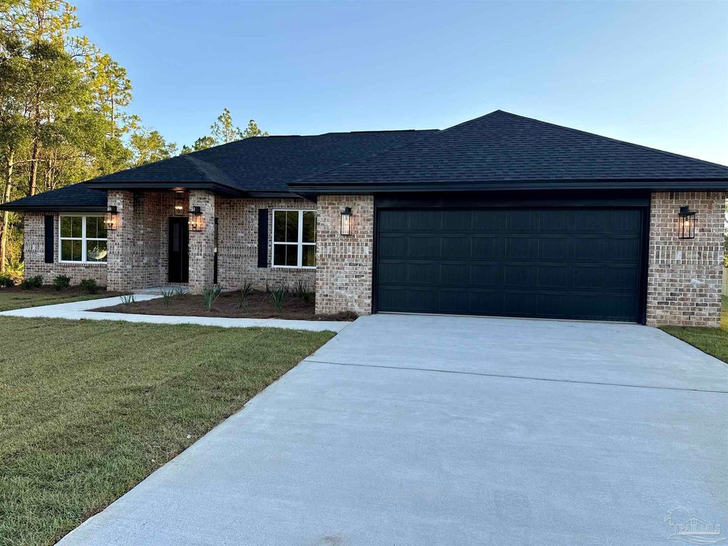7937 Twin Lake Dr, Milton, FL 32583