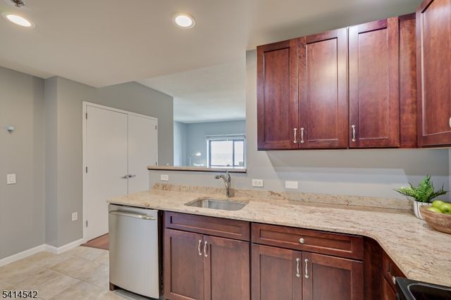 1 Carriage City Plz 1215, Rahway City, NJ 07065