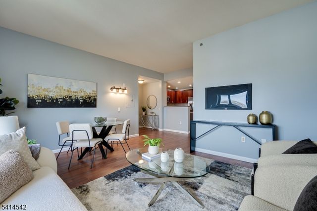 1 Carriage City Plz 1215, Rahway City, NJ 07065