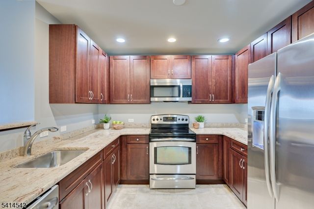 1 Carriage City Plz 1215, Rahway City, NJ 07065