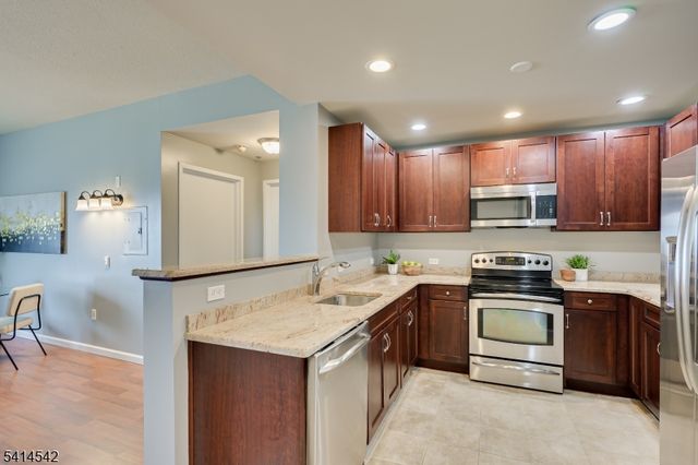 1 Carriage City Plz 1215, Rahway City, NJ 07065