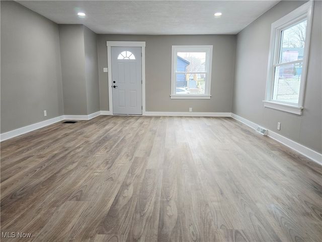 255 Florence Avenue, Zanesville, OH 43701