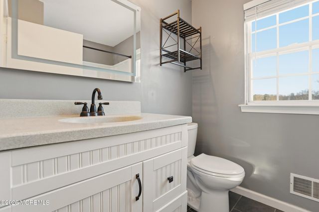 6 Hummingbird Way, Jackson, NJ 08527