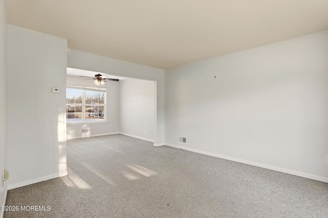 6 Hummingbird Way, Jackson, NJ 08527