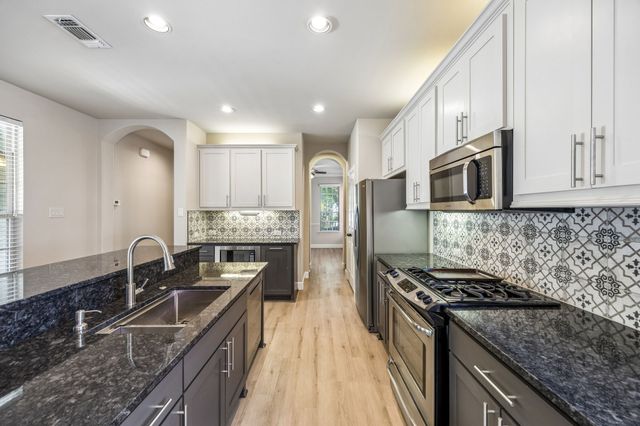 1000 Haley Court, Savannah, TX 76227