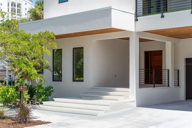 1681 OAK STREET, Sarasota, FL 34236