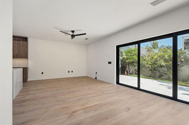 1681 OAK STREET, Sarasota, FL 34236