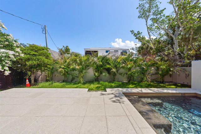 1681 OAK STREET, Sarasota, FL 34236
