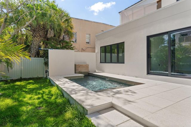 1681 OAK STREET, Sarasota, FL 34236