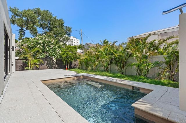 1681 OAK STREET, Sarasota, FL 34236