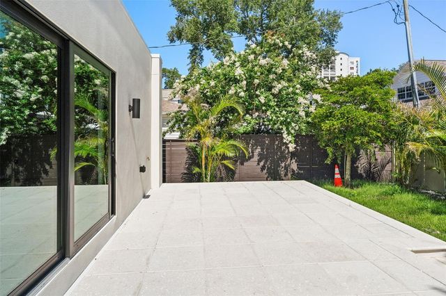 1681 OAK STREET, Sarasota, FL 34236