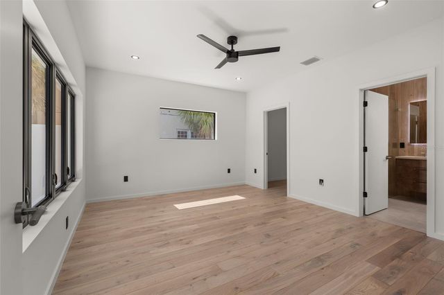 1681 OAK STREET, Sarasota, FL 34236