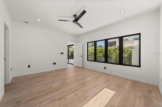 1681 OAK STREET, Sarasota, FL 34236
