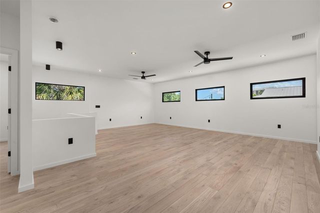 1681 OAK STREET, Sarasota, FL 34236