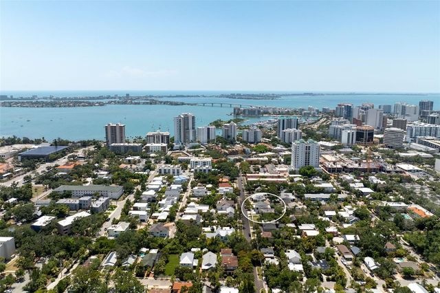 1681 OAK STREET, Sarasota, FL 34236