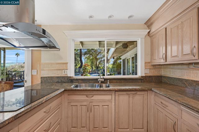 221 Loch Lomond Way, Danville, CA 94526