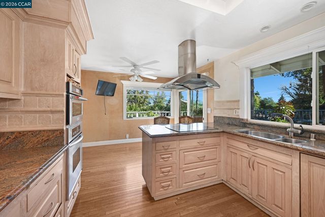 221 Loch Lomond Way, Danville, CA 94526